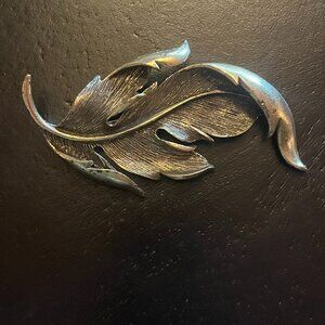 Vintage Large Textured Leaf Bronze Colored Brooch